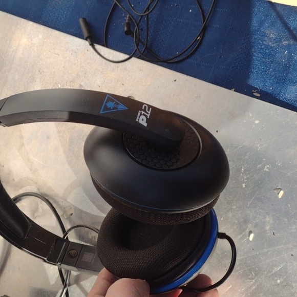 Turtle Beach P12 Gaming Headset - Black and Blue nwot - Picture 2 of 2